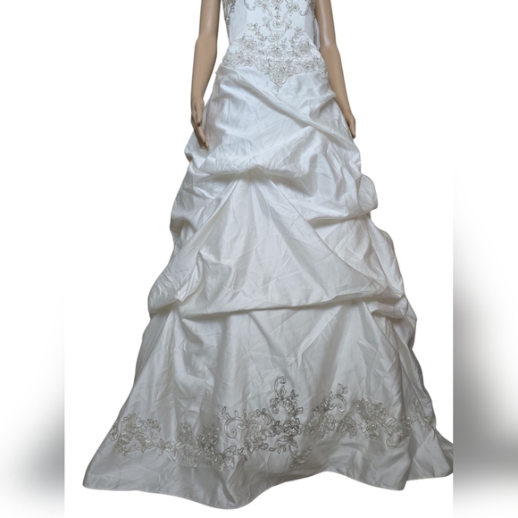 BNWT David's Bridal White Strapless Wedding Dress - Picture 8 of 16